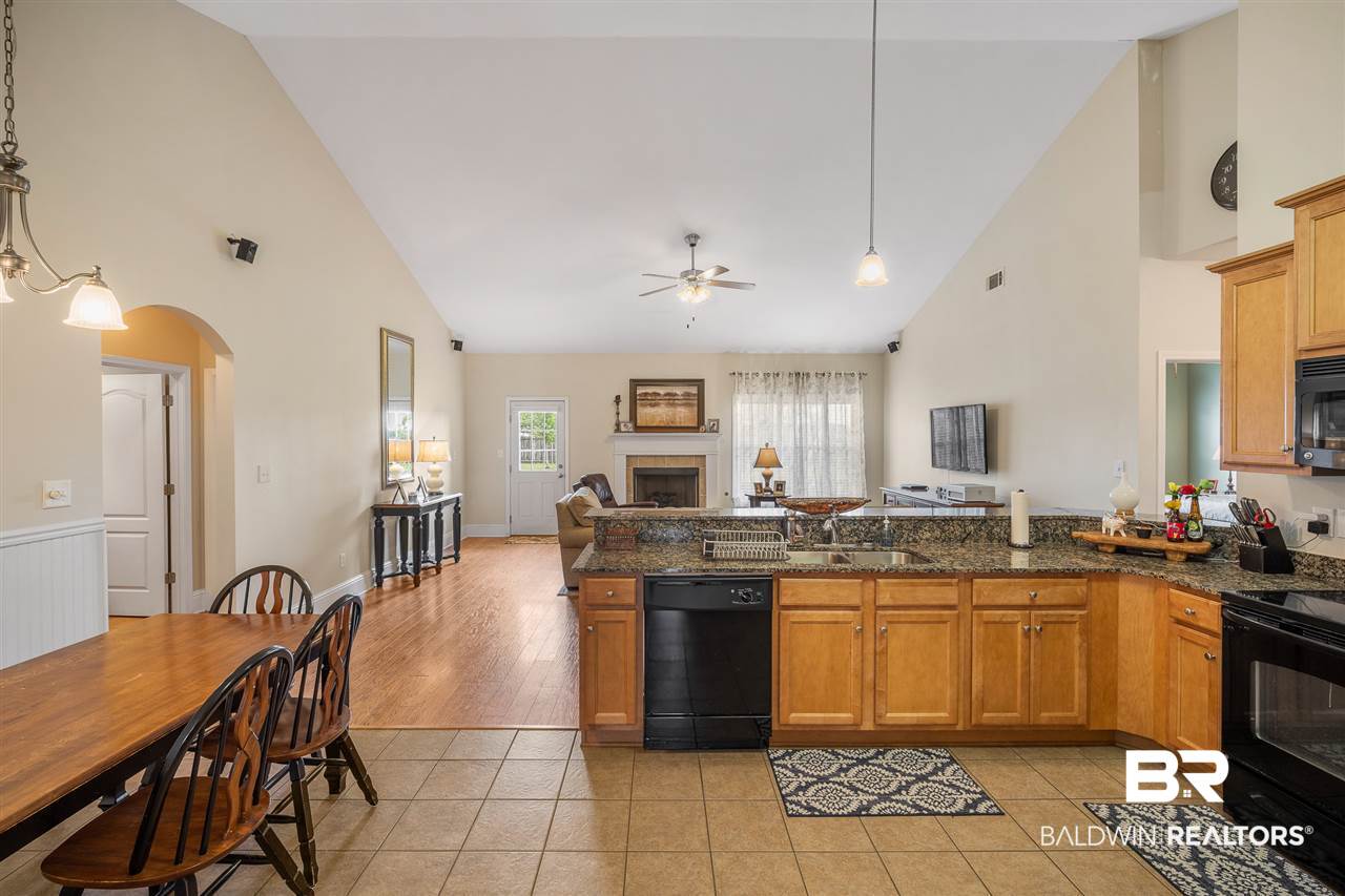 10921 Roanoke Loop Daphne, AL 36526 - Photo 9 of 31 Kitchen