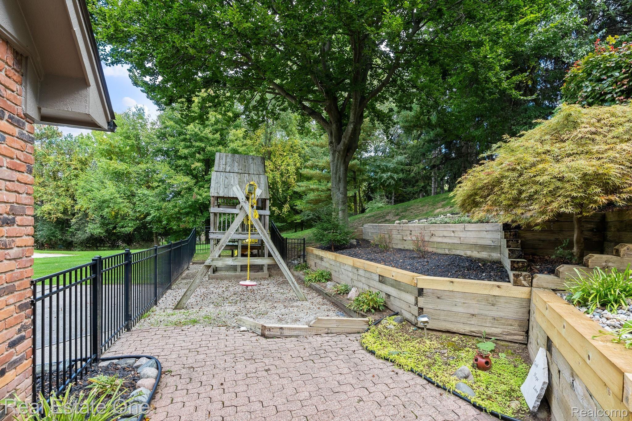 1261 Springwood Court Rochester, MI 48309 - Photo 60 of 85 Springwood MLS-W061.jpg