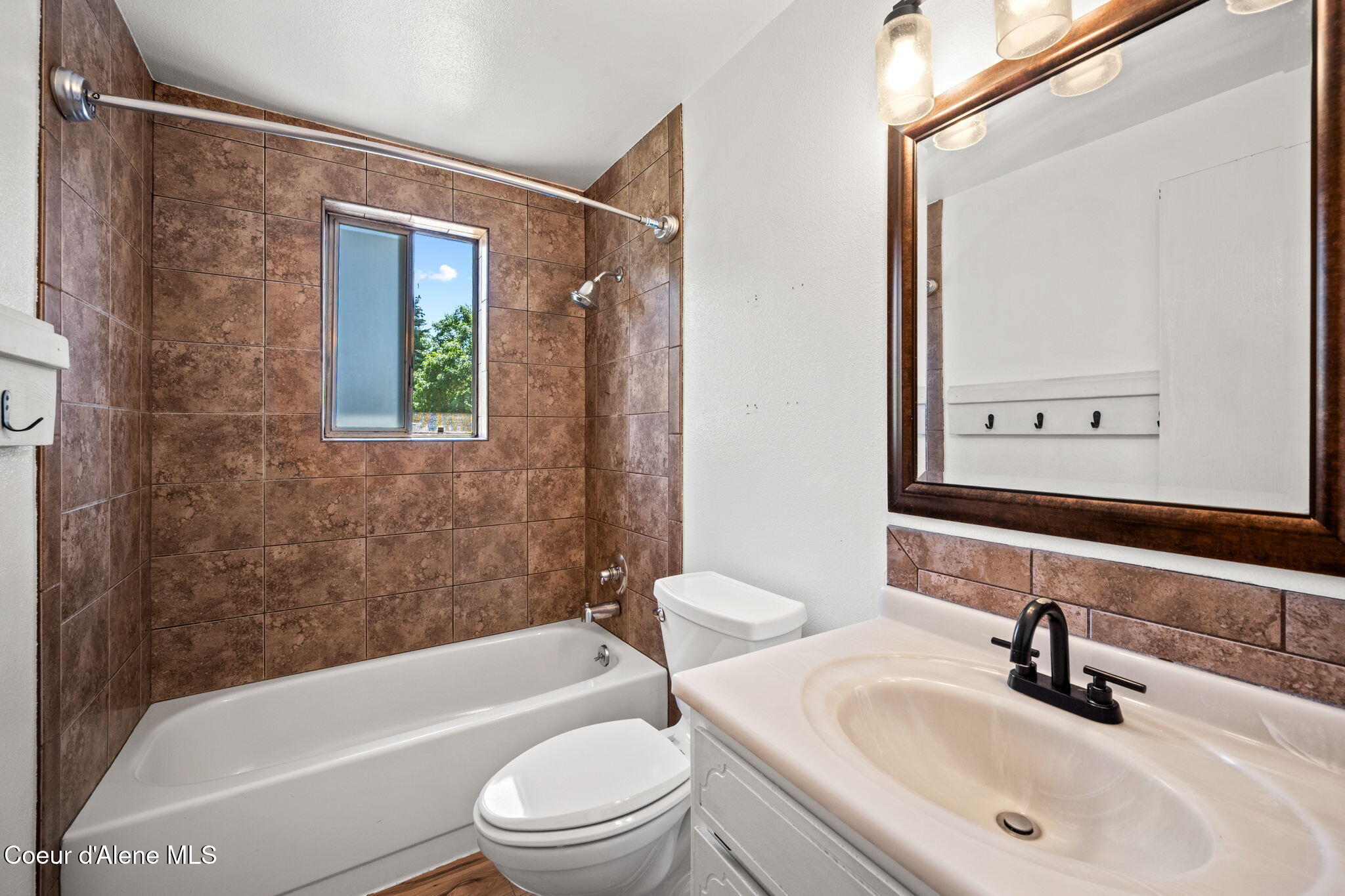 8247 Montana Street Rathdrum, ID 83858 - Photo 18 of 35 Full bathroom