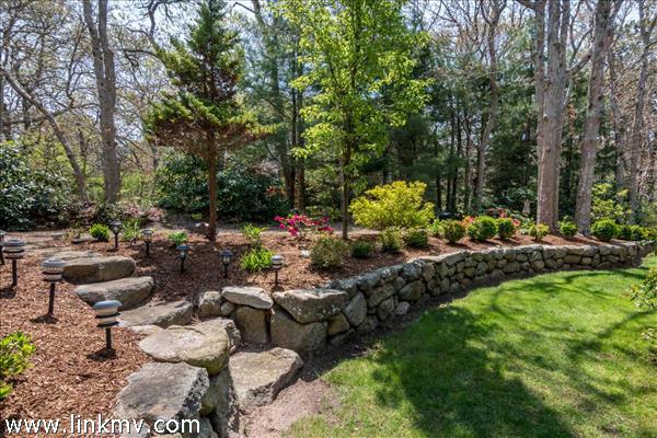 70 Marthas Road Edgartown, MA 02539 - Photo 2 of 36 http://d1qzqeyxiitrap.cloudfront.net/photos/36708/600/7f61ad71.jpg