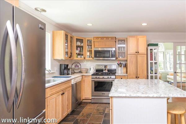 70 Marthas Road Edgartown, MA 02539 - Photo 11 of 36 http://d1qzqeyxiitrap.cloudfront.net/photos/36708/600/e74d8783.jpg