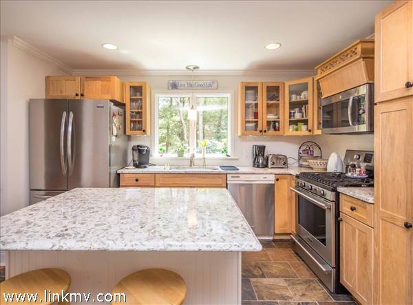 70 Marthas Road Edgartown, MA 02539 - Photo 12 of 36 http://d1qzqeyxiitrap.cloudfront.net/photos/36708/600/320eb018.jpg