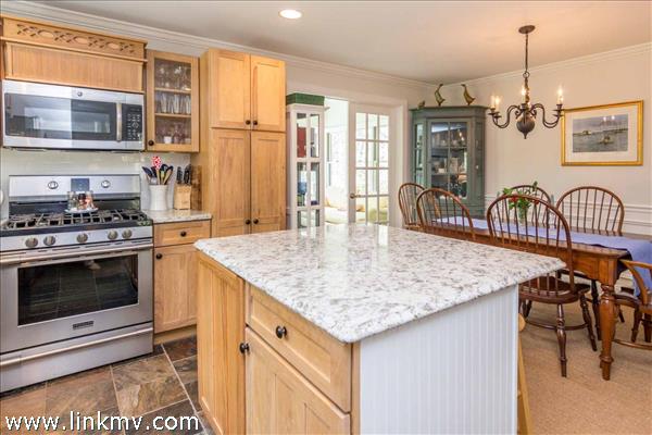 70 Marthas Road Edgartown, MA 02539 - Photo 13 of 36 http://d1qzqeyxiitrap.cloudfront.net/photos/36708/600/4d53ffcb.jpg