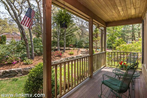 70 Marthas Road Edgartown, MA 02539 - Photo 4 of 36 http://d1qzqeyxiitrap.cloudfront.net/photos/36708/600/93bc3341.jpg