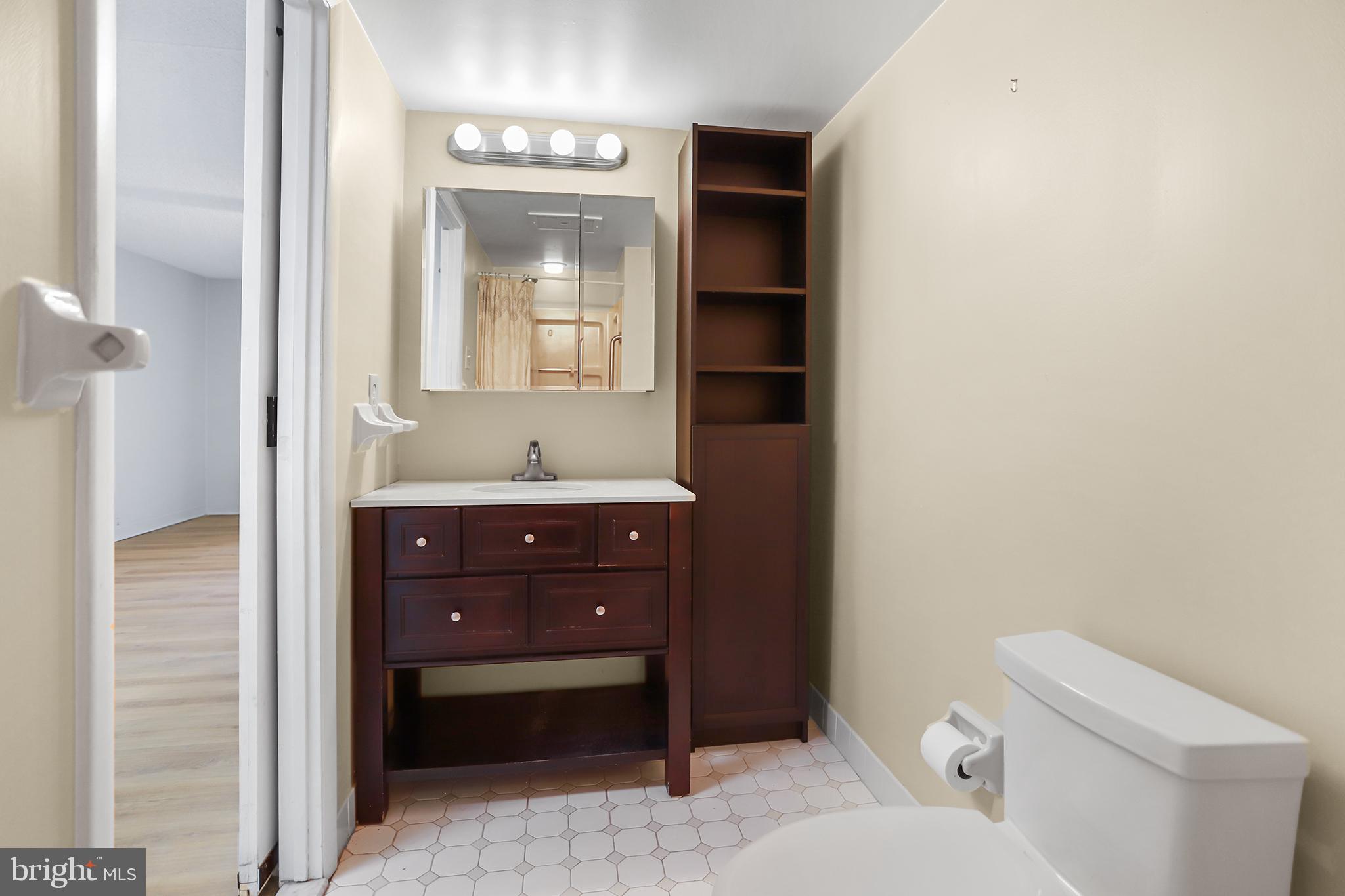 800 Avondale Road, Unit 6J Wallingford, PA 19086 - Photo 25 of 28 Modern bathroom with stylish fixtures.