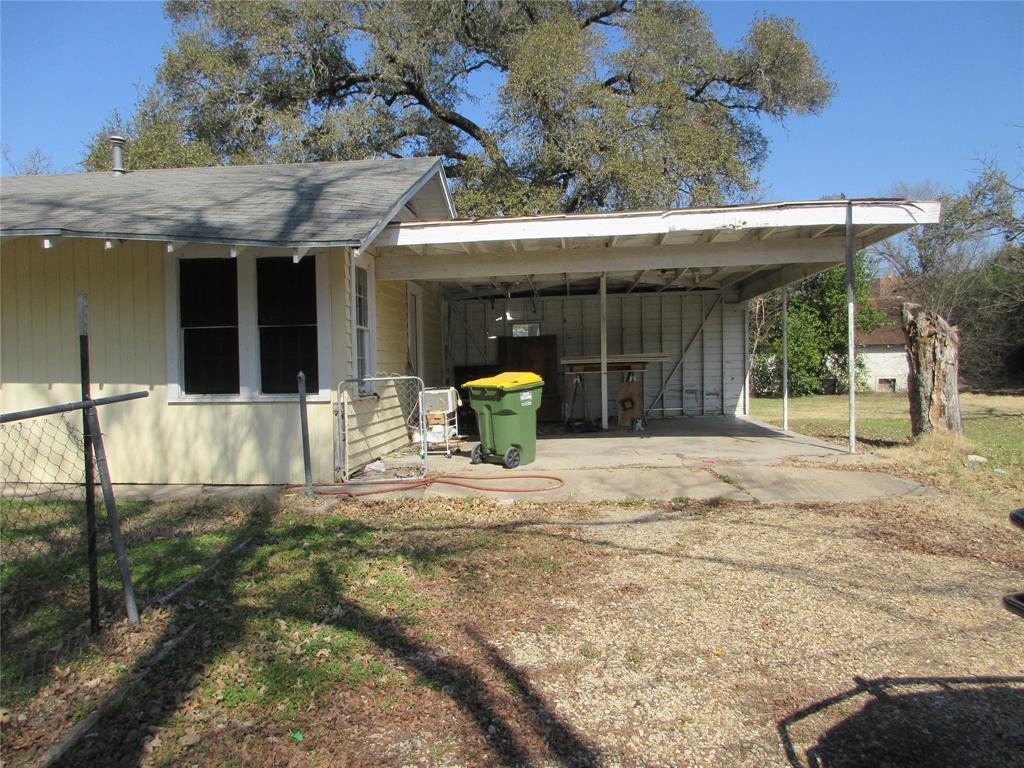 916 Ward Street Marlin, TX 76661 - Photo 12 of 13 a front view of a building with a garden