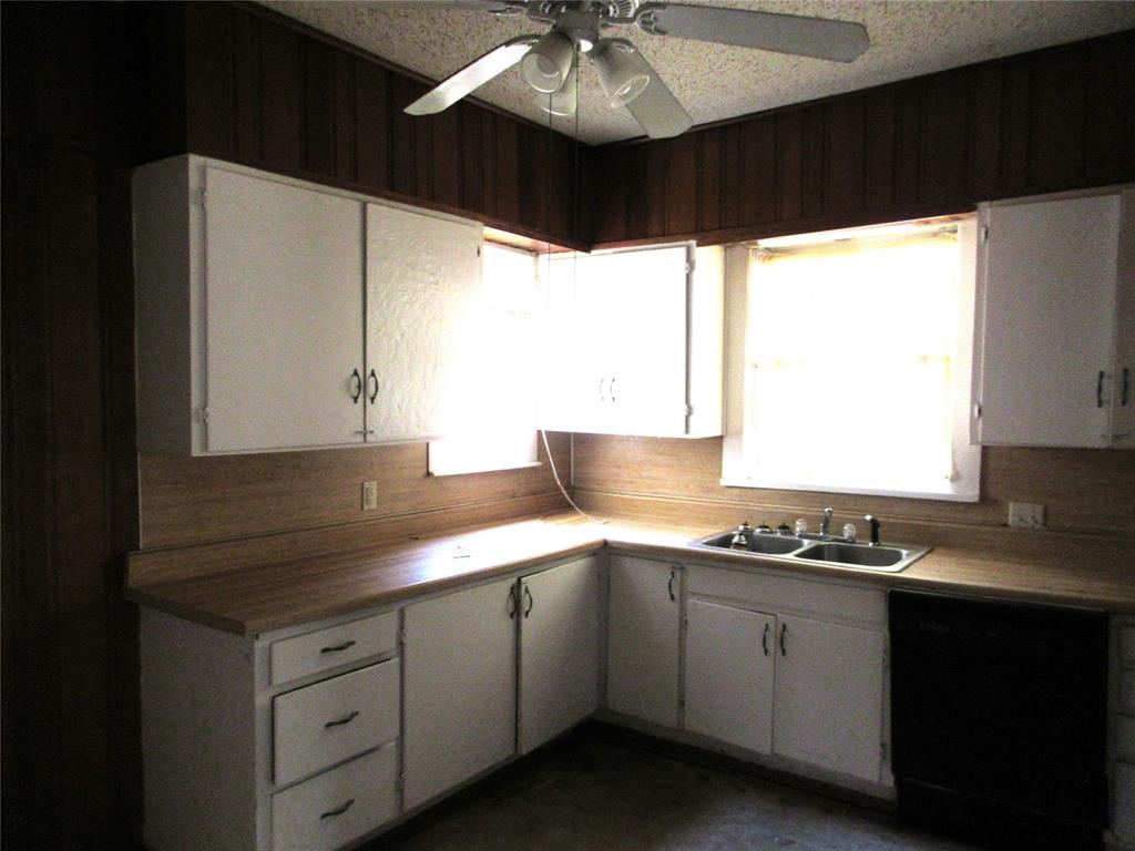 916 Ward Street Marlin, TX 76661 - Photo 5 of 13 a kitchen with granite countertop a sink stainless steel appliances and cabinets
