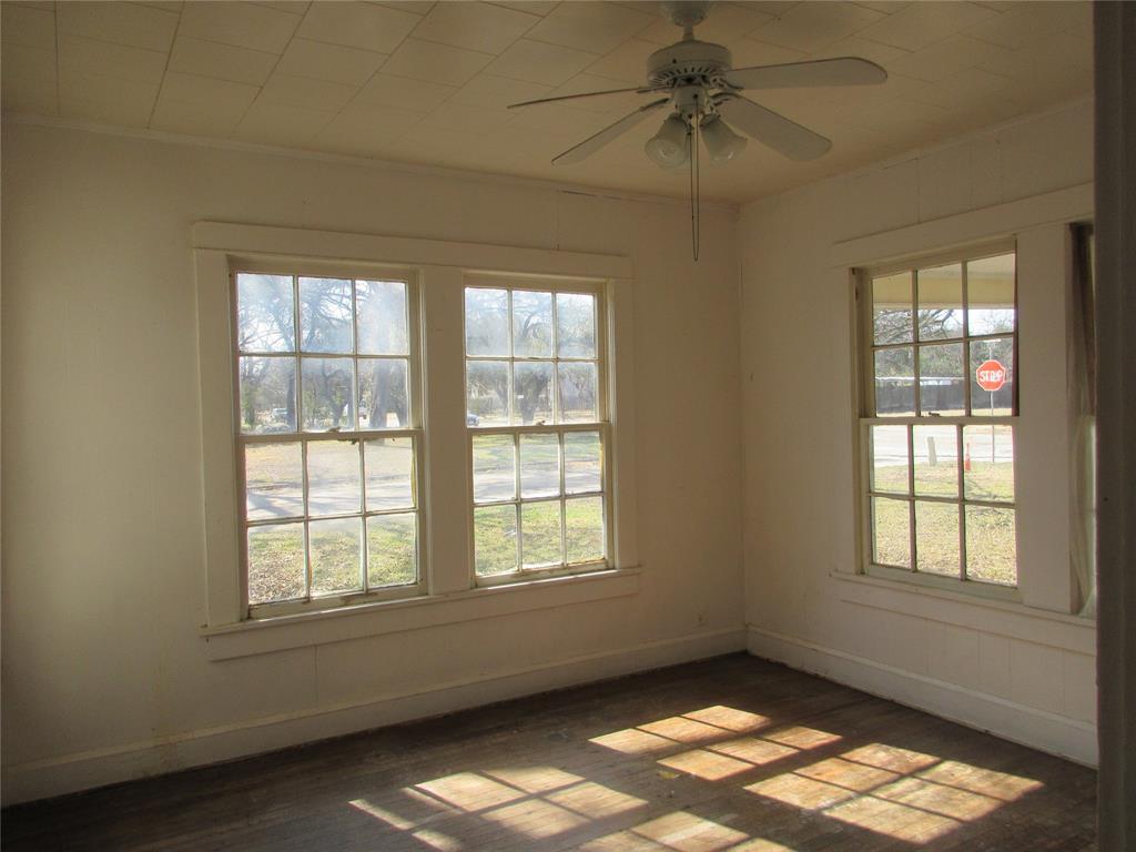 916 Ward Street Marlin, TX 76661 - Photo 9 of 13 an empty room with a window