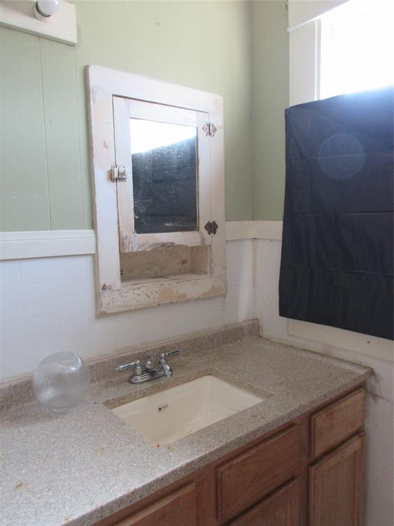 916 Ward Street Marlin, TX 76661 - Photo 10 of 13 a bathroom with a sink and a mirror