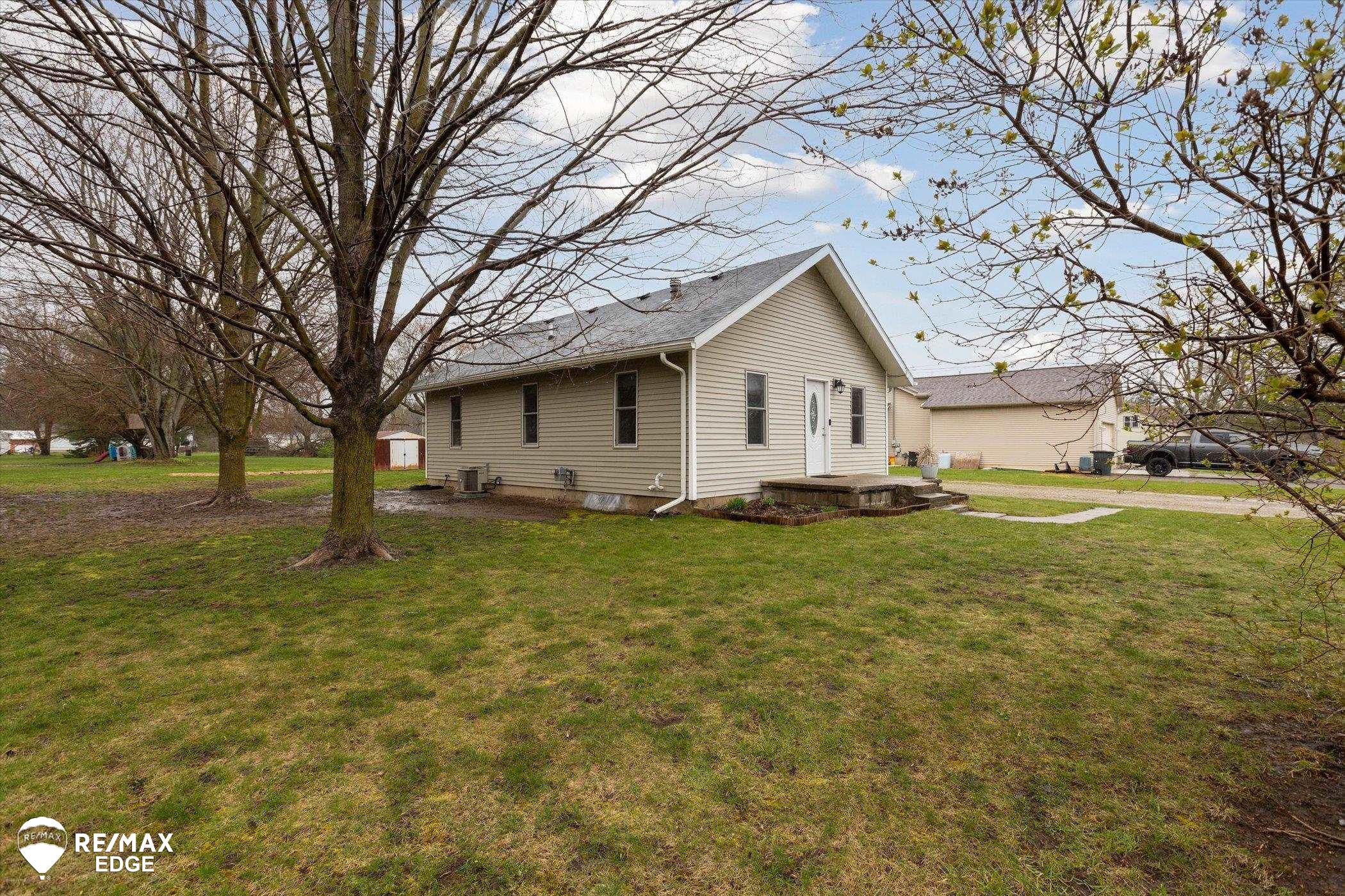 7449 East Coldwater Road Davison, MI 48423 - Photo 2 of 36 50138554-1bbf1a36-1a27-4b06-90f1-0c8131e4d9ee.JPG