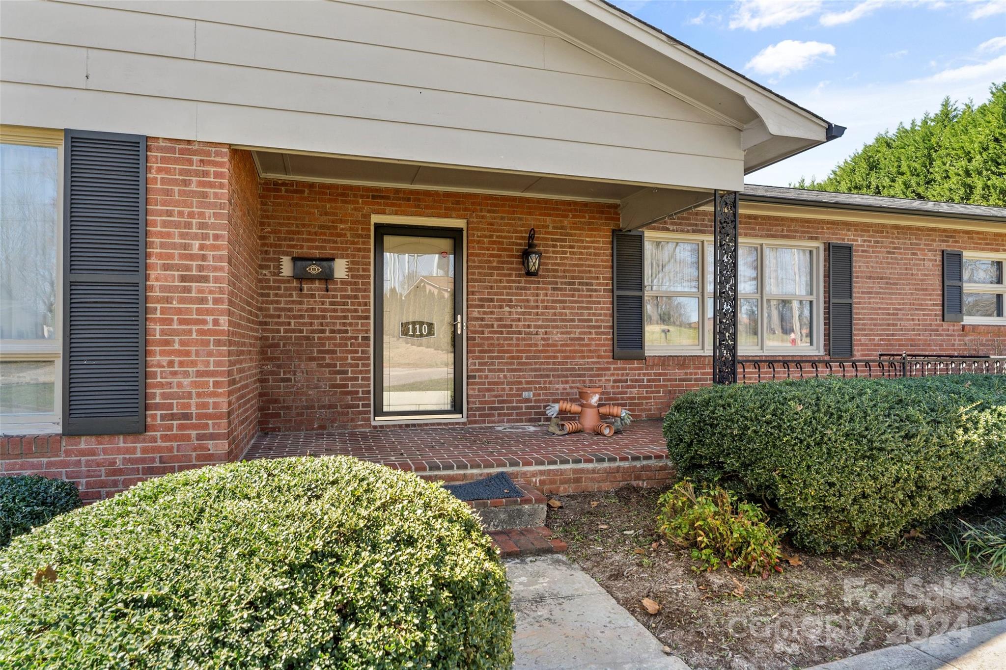 110 Stephens Drive Morganton, NC 28655 - Photo 4 of 29 a front view of a house