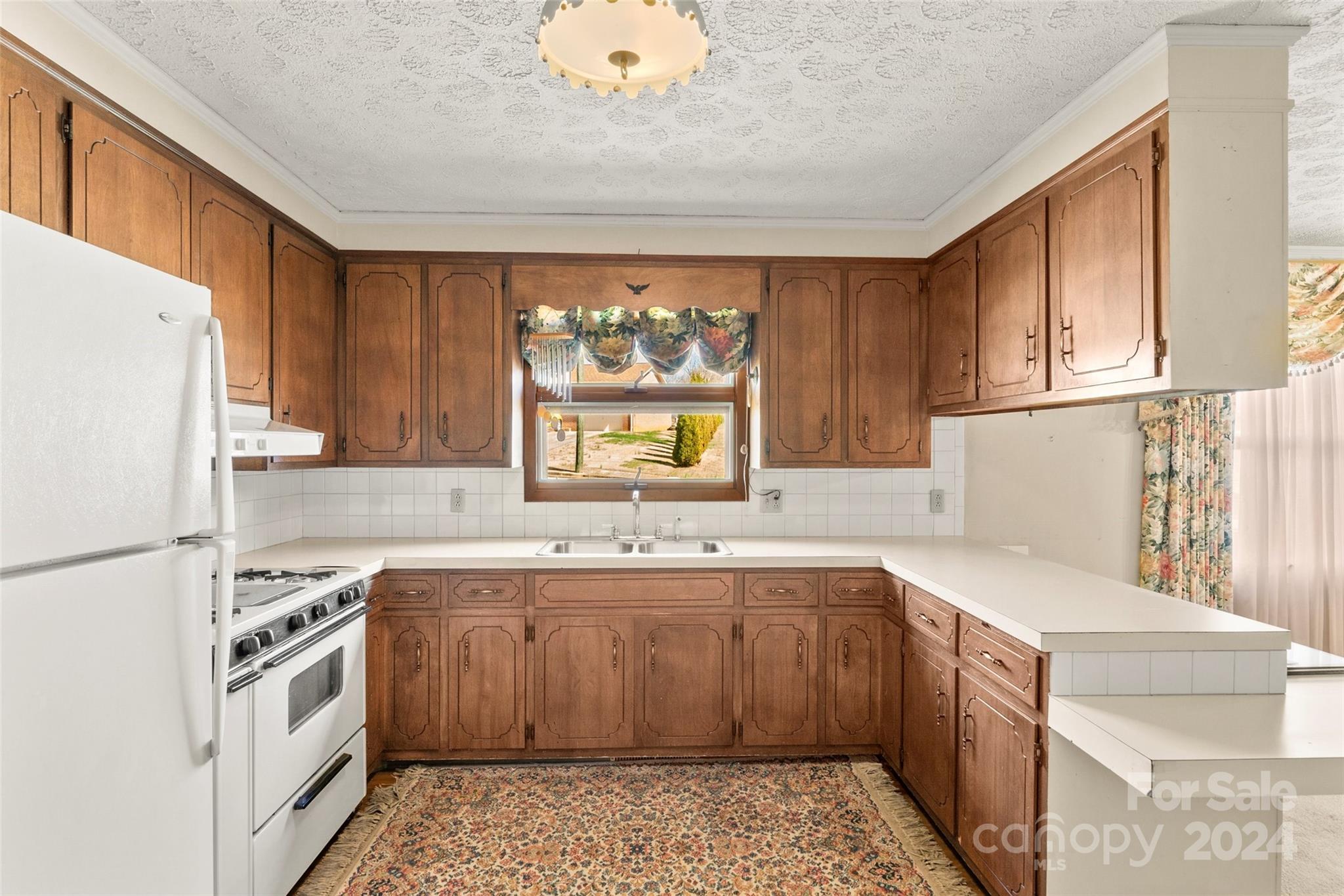 110 Stephens Drive Morganton, NC 28655 - Photo 8 of 29 a kitchen with a sink stove and refrigerator