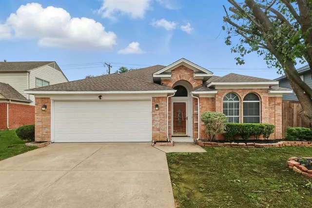 $290,000 | 3220 Steamboat Drive, Fort Worth, TX 76123