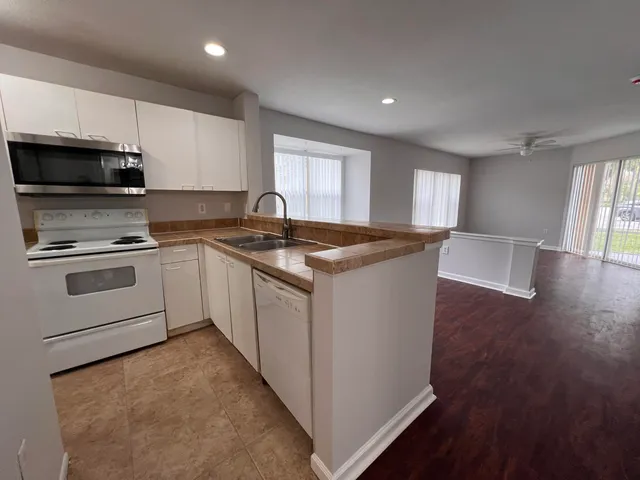 $2,050 | 4799 Via Palm Lakes, Unit 1601, West Palm Beach, FL 33417