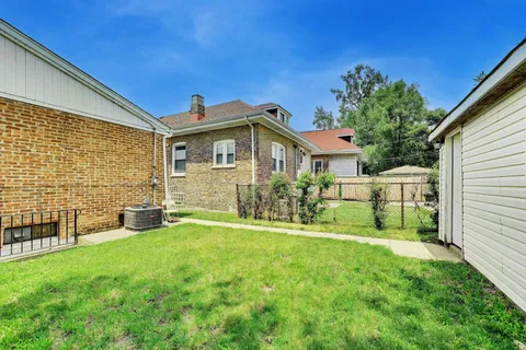 $255,000 | 6751 South St Lawrence Avenue, Chicago, IL 60637