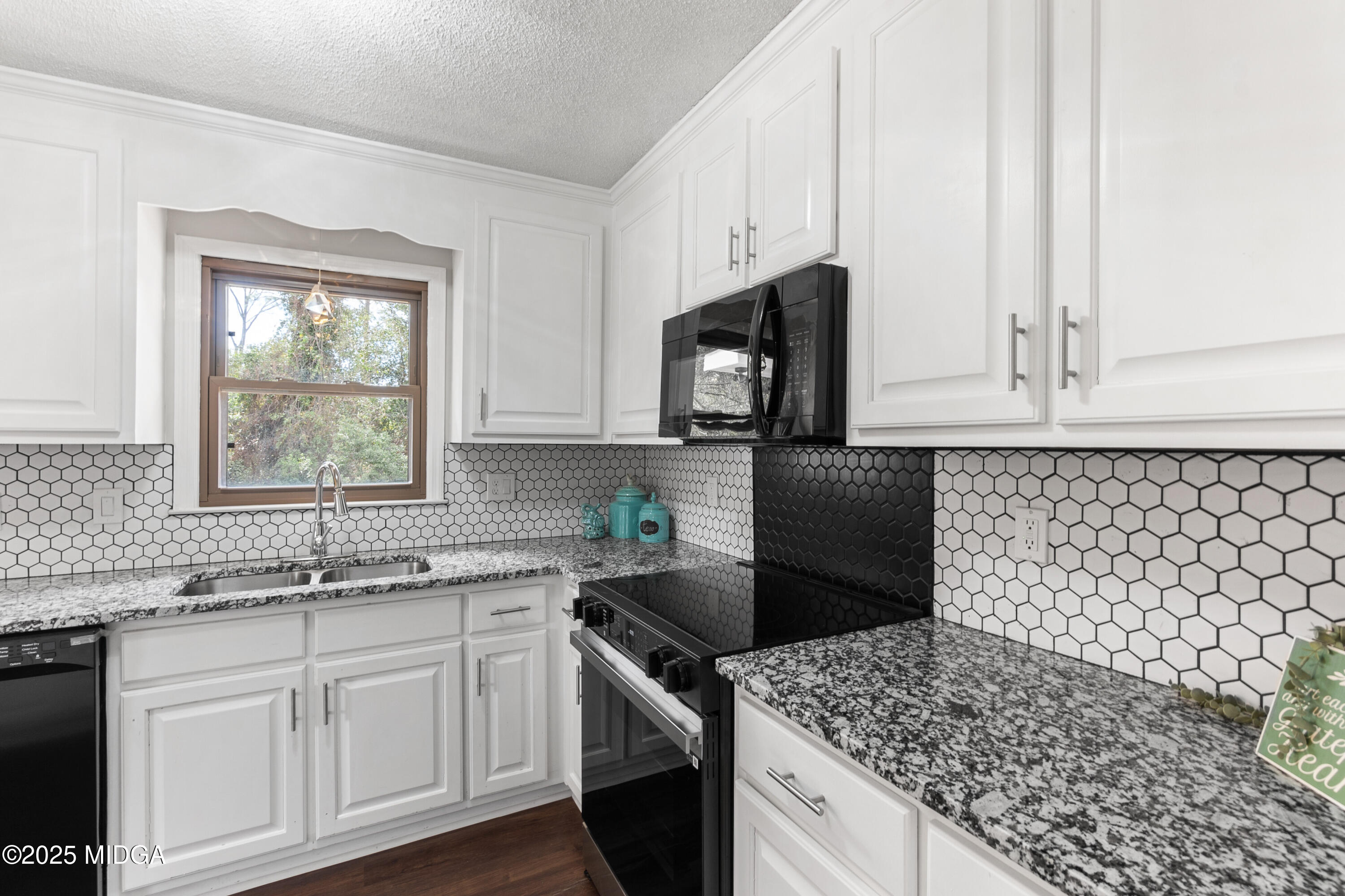 209 Juniper Road Warner Robins, GA 31093 - Photo 11 of 63 33__AAA3118_mls