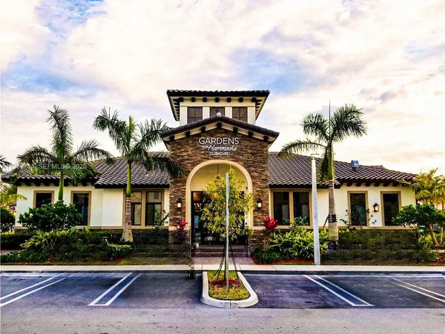 a living room with lots of furniture and a rug