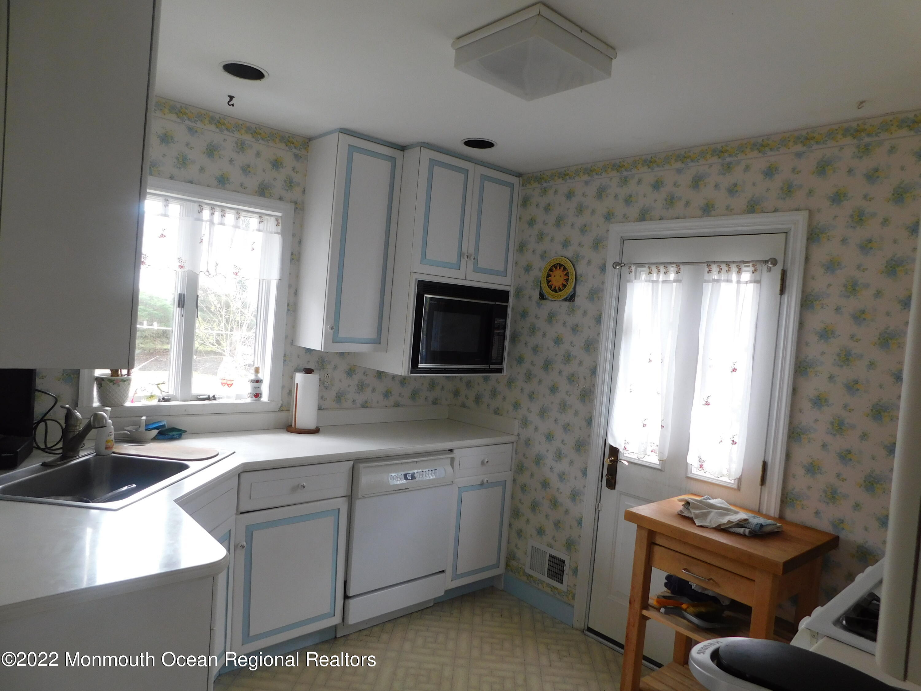 40 Glenhill Road Freehold, NJ 07728 - Photo 3 of 17 DSCN0302