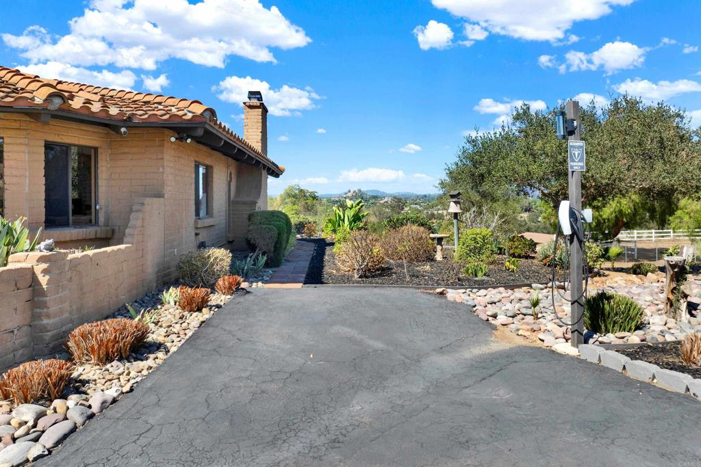 4057 Ladera Vista Road Fallbrook, CA 92028 - Photo 50 of 70 48 volt charger