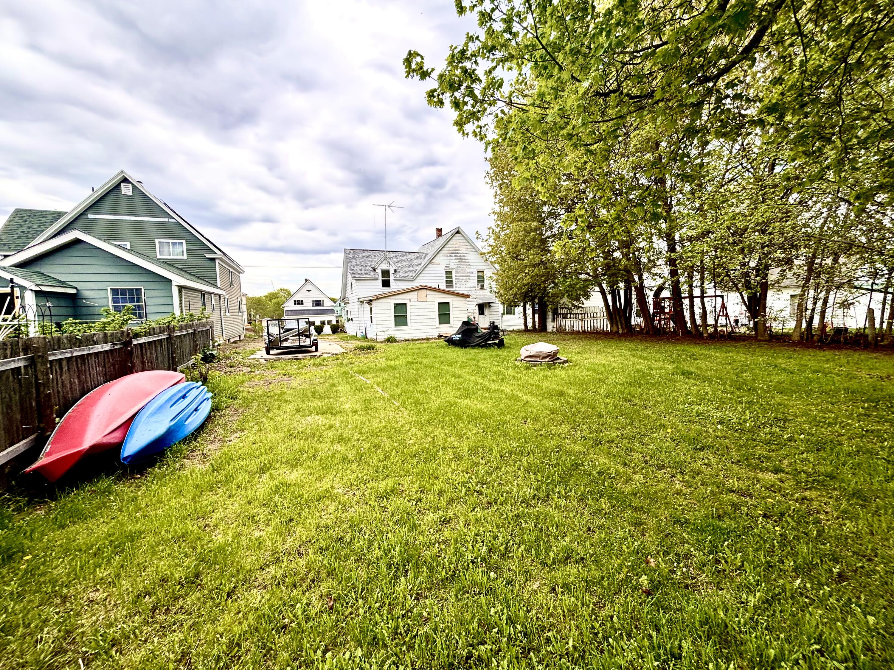 94 Lincoln Street Millinocket, ME 04462 - Photo 5 of 42 IMG_6148