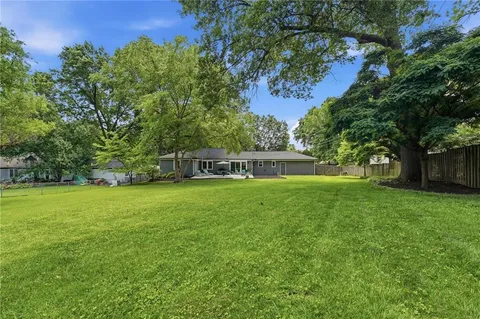 $425,000 | 1216 West 97th Street, Kansas City, MO 64114