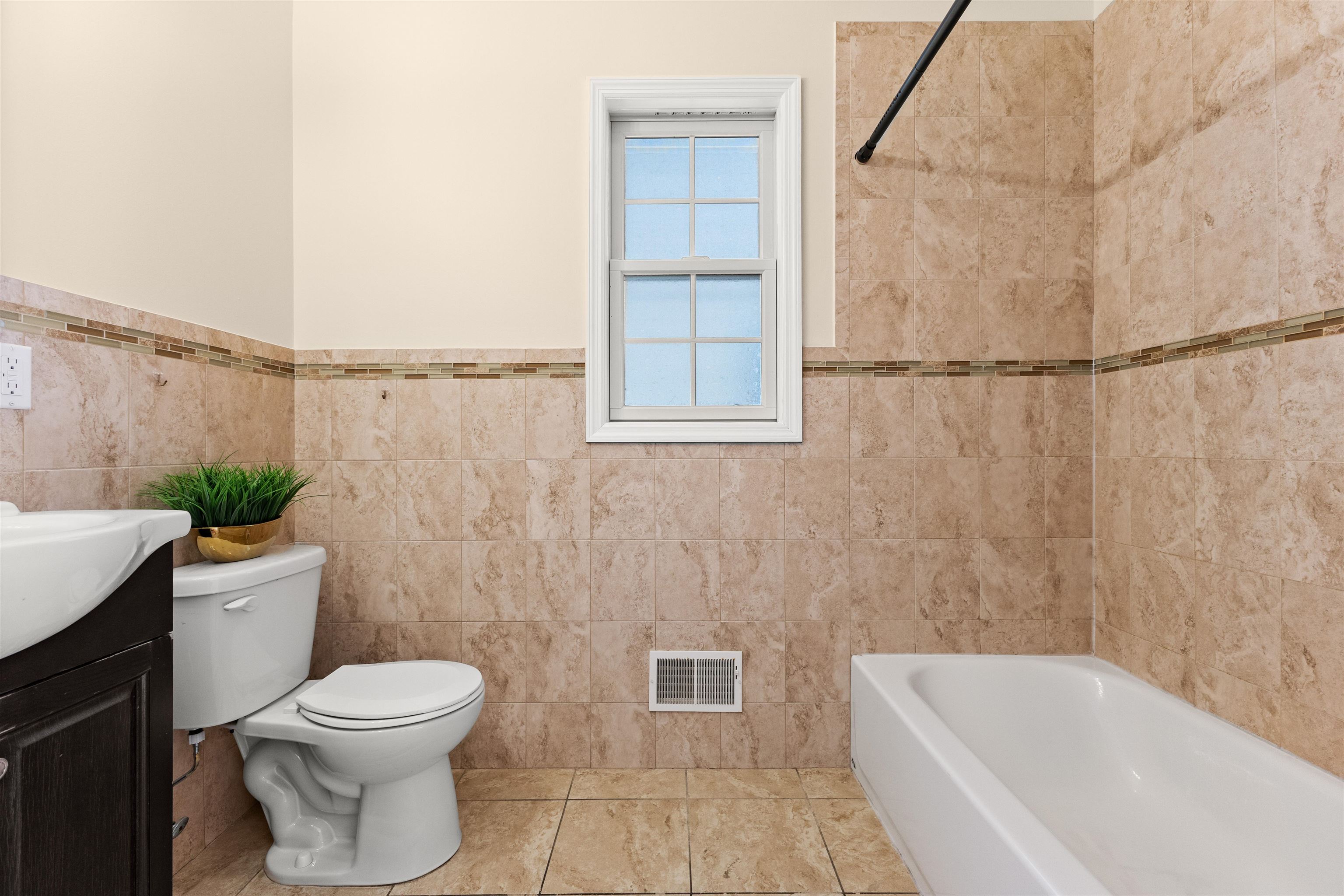 23 Reynolds Avenue, Unit 1 Harrison, NJ 07029 - Photo 11 of 23 a bathroom with a toilet a sink and bathtub