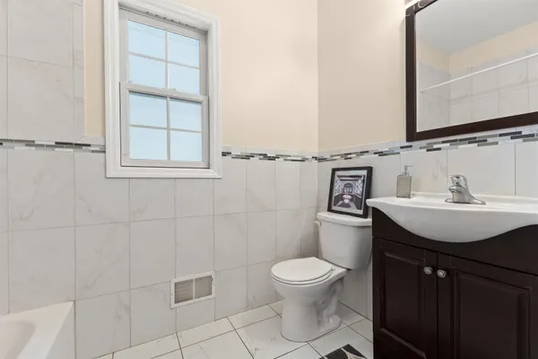 $3,199 | 23 Reynolds Avenue, Unit 1, Harrison, NJ 07029