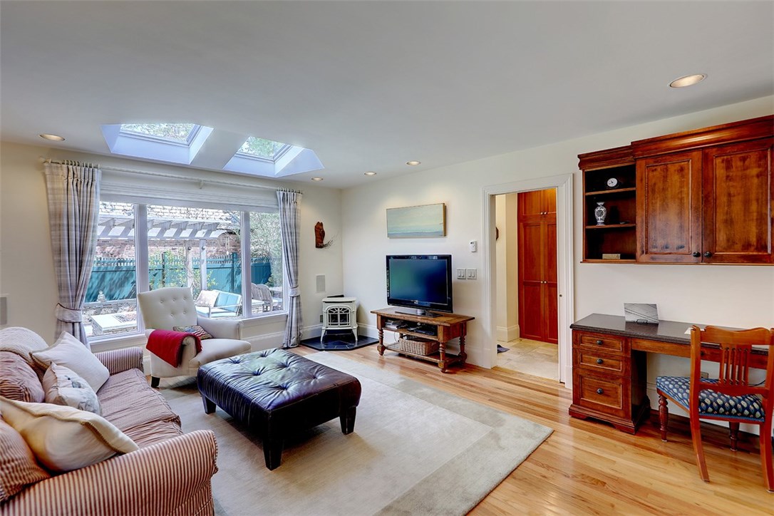 24 Intervale Road Providence, RI 02906 - Photo 11 of 40 Gallery Image 11