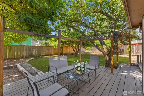 $565,000 | 20605 12th Place South, SeaTac, WA 98198