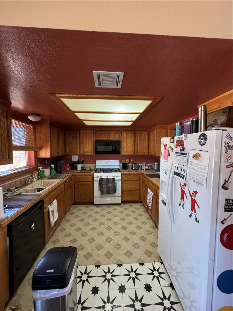 12780 Hacienda Road Phelan, CA 92371 - Photo 14 of 17