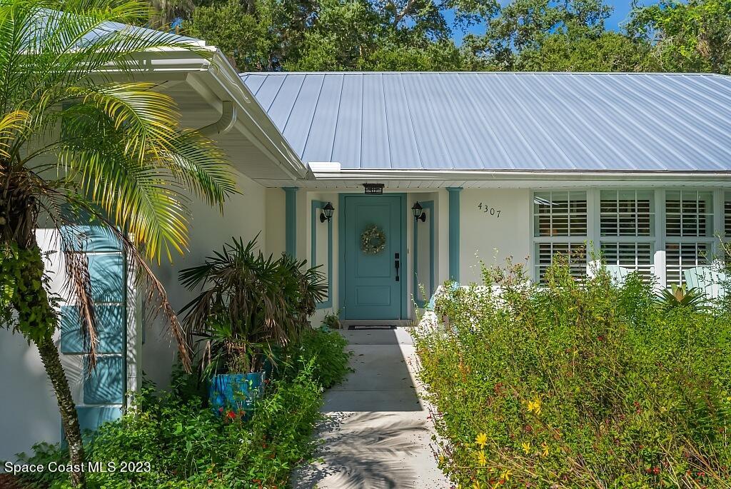 4307 2nd Square Southwest Vero Beach, FL 32968 - Photo 13 of 46 a view of a small garden