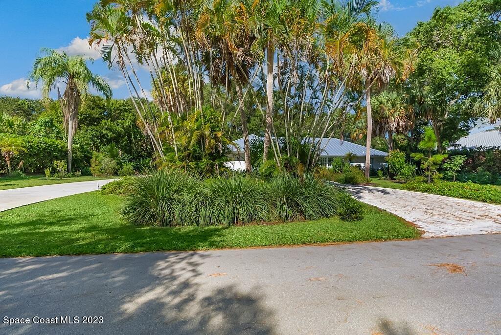 4307 2nd Square Southwest Vero Beach, FL 32968 - Photo 31 of 46 a view of a garden