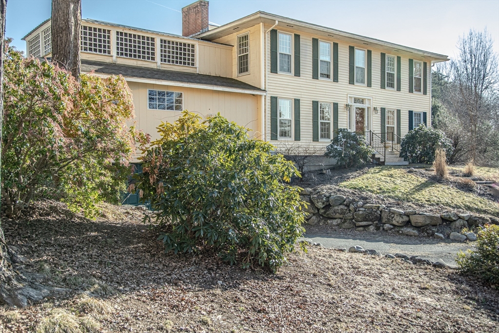 435 Market Hill Road Amherst, MA 01002 - Photo 2 of 42 a front view of a house with a yard