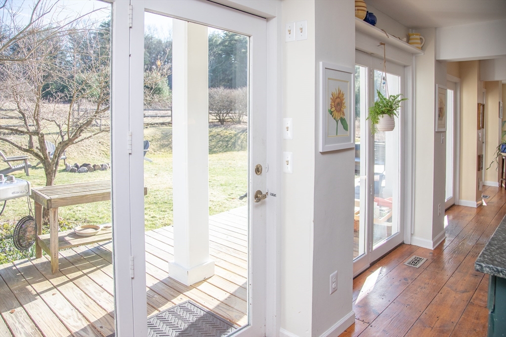 435 Market Hill Road Amherst, MA 01002 - Photo 9 of 42