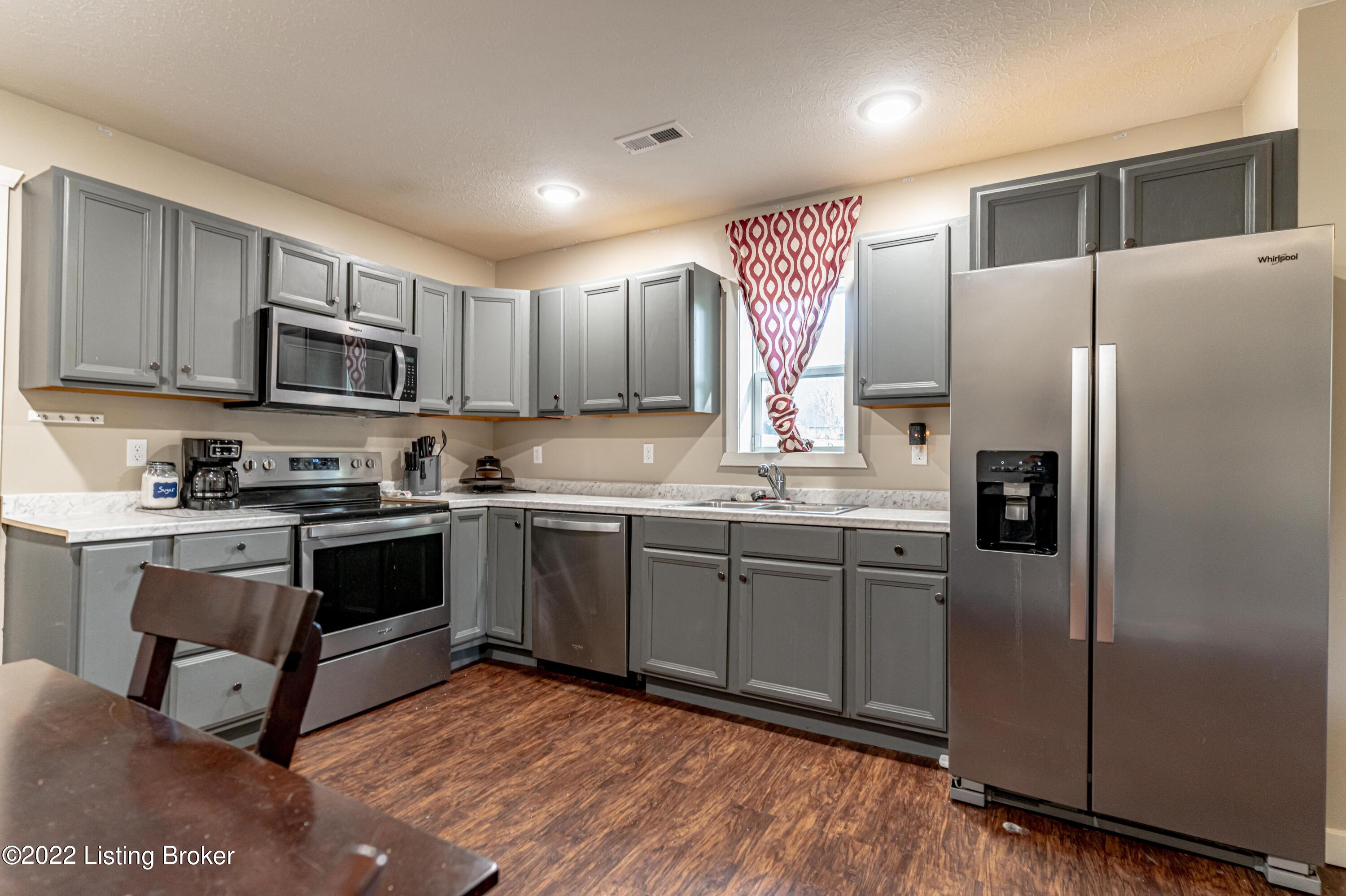 208 Barton Road Bardstown, KY 40004 - Photo 7 of 23 DSC03094