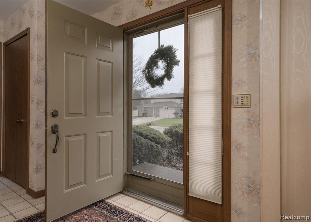1353 Lomas Verdes Rochester Hills, MI 48306 - Photo 8 of 42