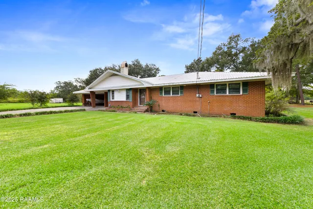 $239,900 | 1060 Melvin Dupuis Road, Breaux Bridge, LA 70517