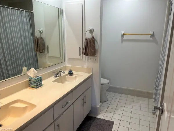 $2,800 | 509 Roma Court, Unit 201, Naples, FL 34110
