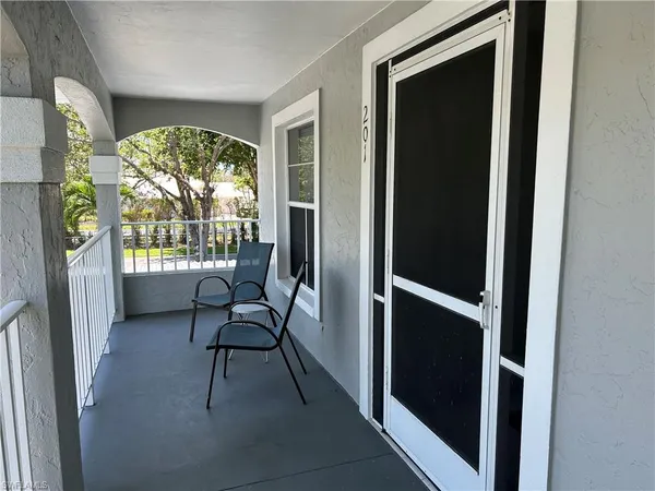 $2,800 | 509 Roma Court, Unit 201, Naples, FL 34110