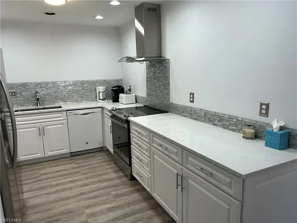 $2,800 | 509 Roma Court, Unit 201, Naples, FL 34110