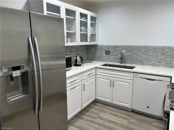 $2,800 | 509 Roma Court, Unit 201, Naples, FL 34110