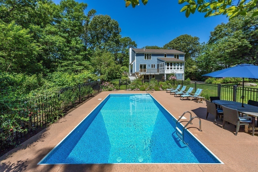 121 Streeter Hill Road Falmouth, MA 02556 - Photo 2 of 40