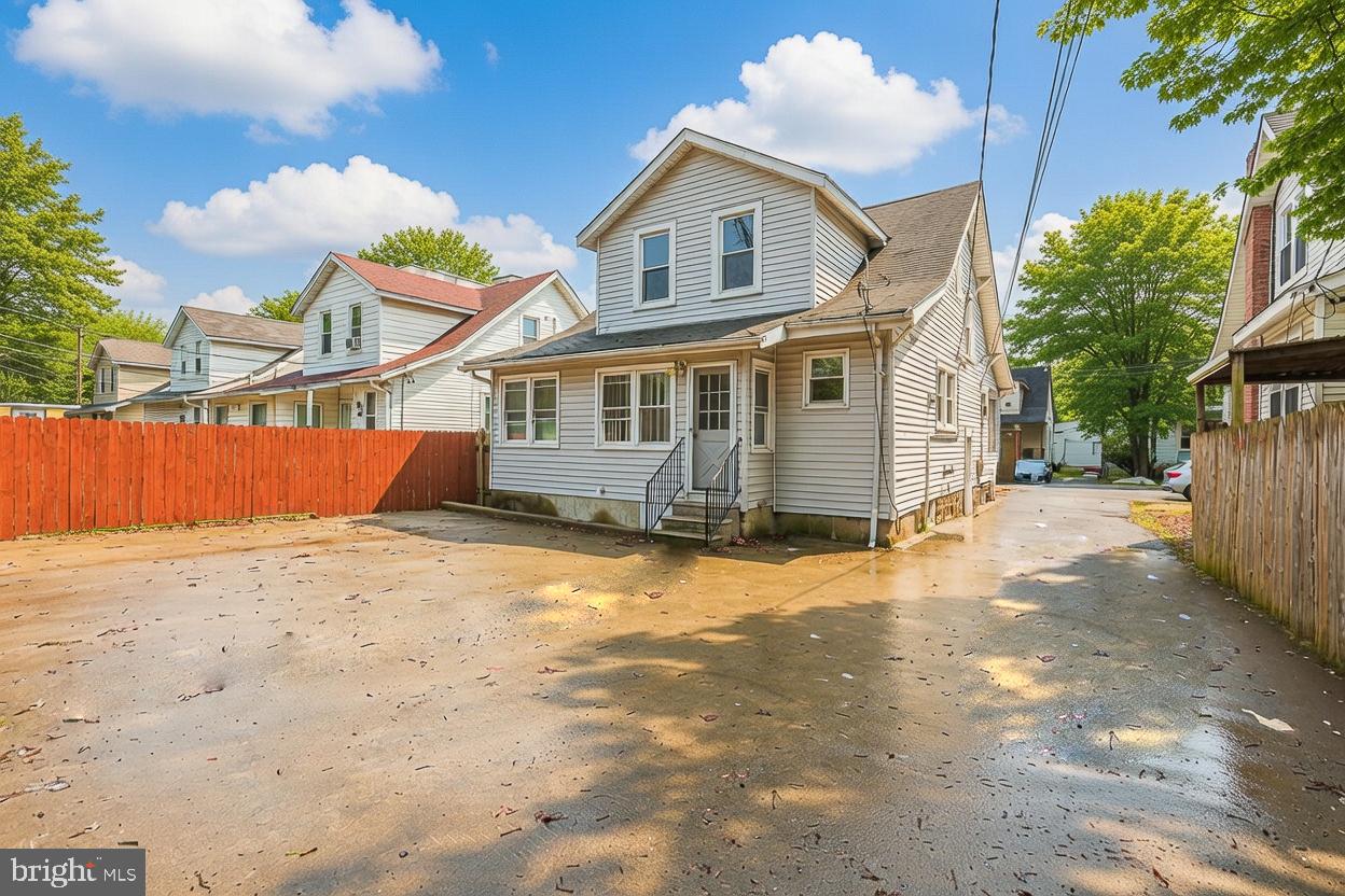 8 Irving Place Baltimore, MD 21208 - Photo 20 of 25 Charming home with private outdoor area.