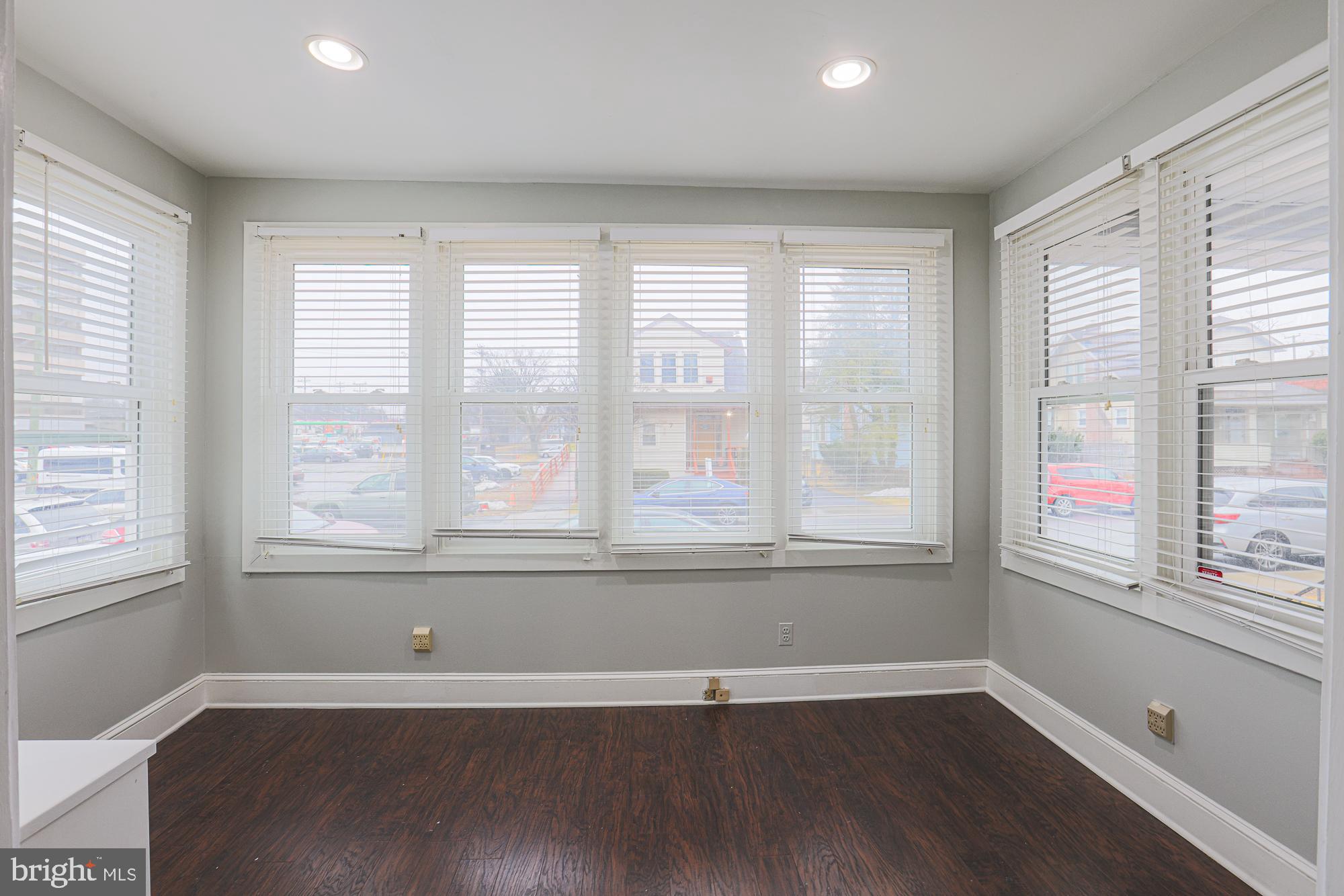 8 Irving Place Baltimore, MD 21208 - Photo 8 of 25 Bright and airy sunroom.