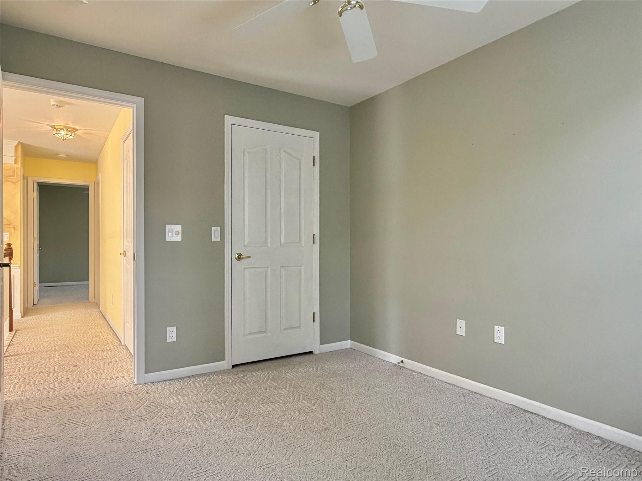 1627 Boulder Court Rochester, MI 48306 - Photo 28 of 44 Bedroom #3 - walk-in closet