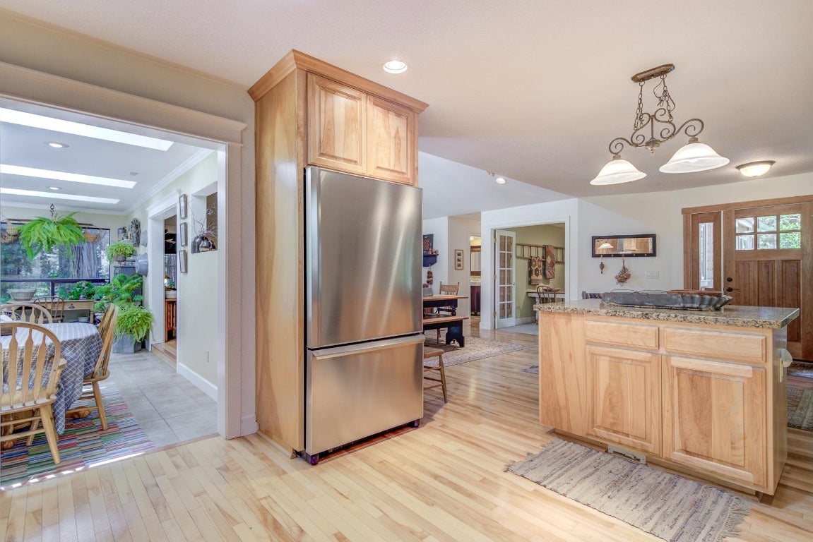 826 Davis Place Road Mount Shasta, CA 96067 - Photo 9 of 32 Gallery Image 9