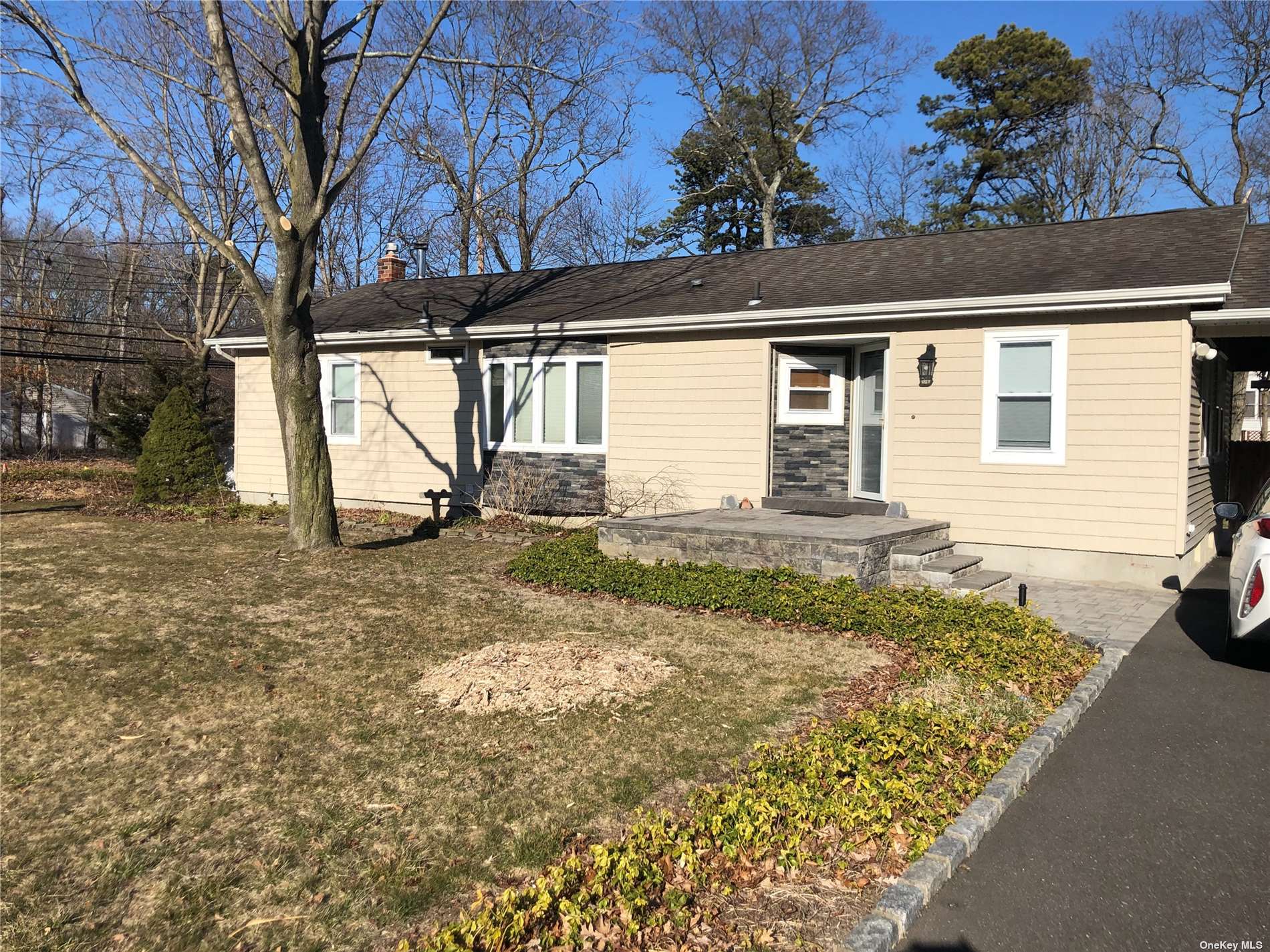 15 Avenue B, Holbrook, NY 11741 Compass