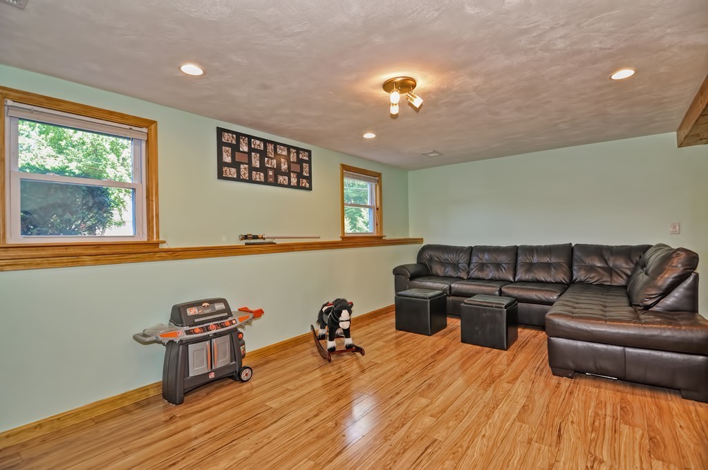 21 Northgate Road Franklin, MA 02038 - Photo 19 of 30 Gallery Image 19