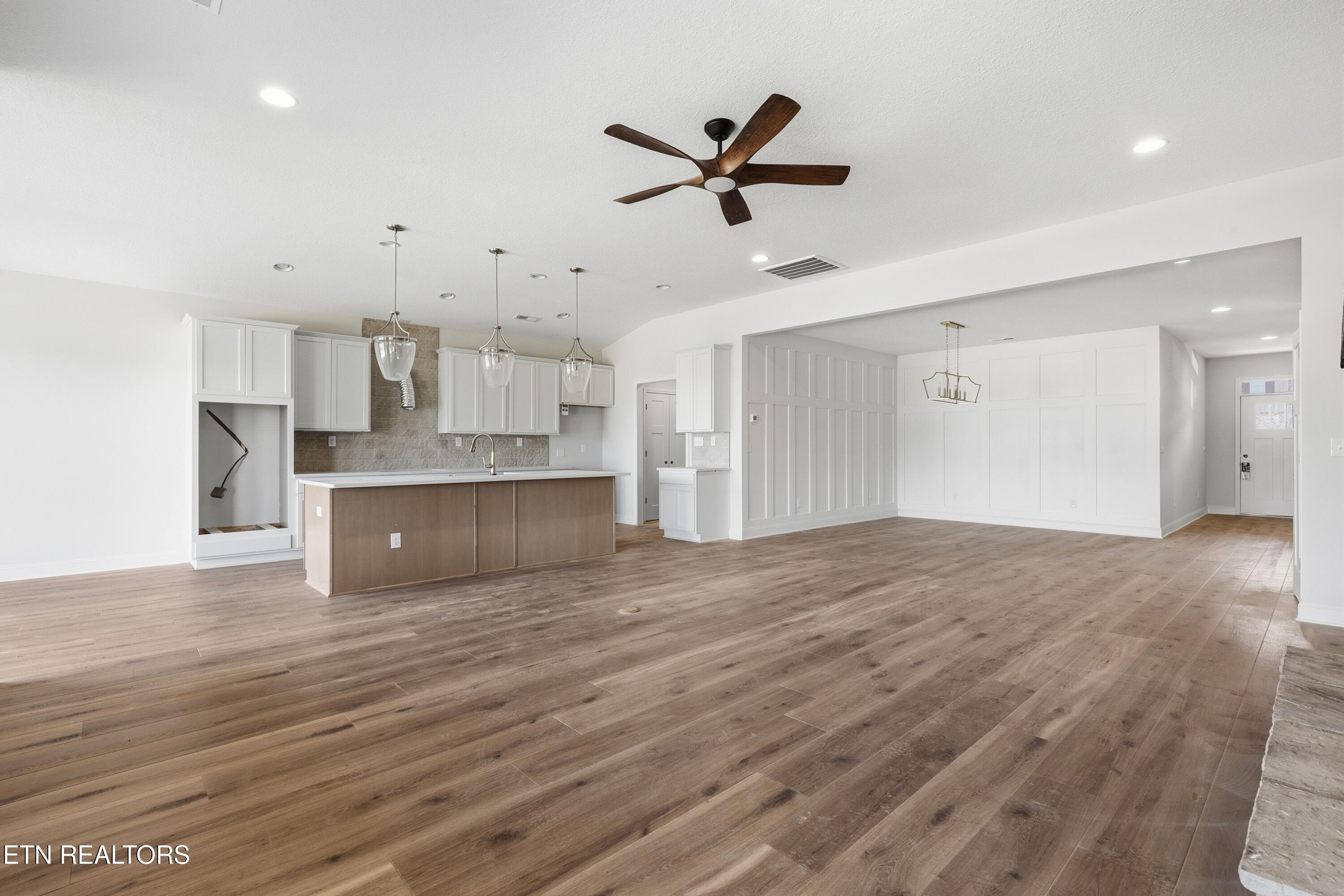 1885 Hickory Reserve Road Knoxville, TN 37932 - Photo 6 of 23 Family Room / Kitchen