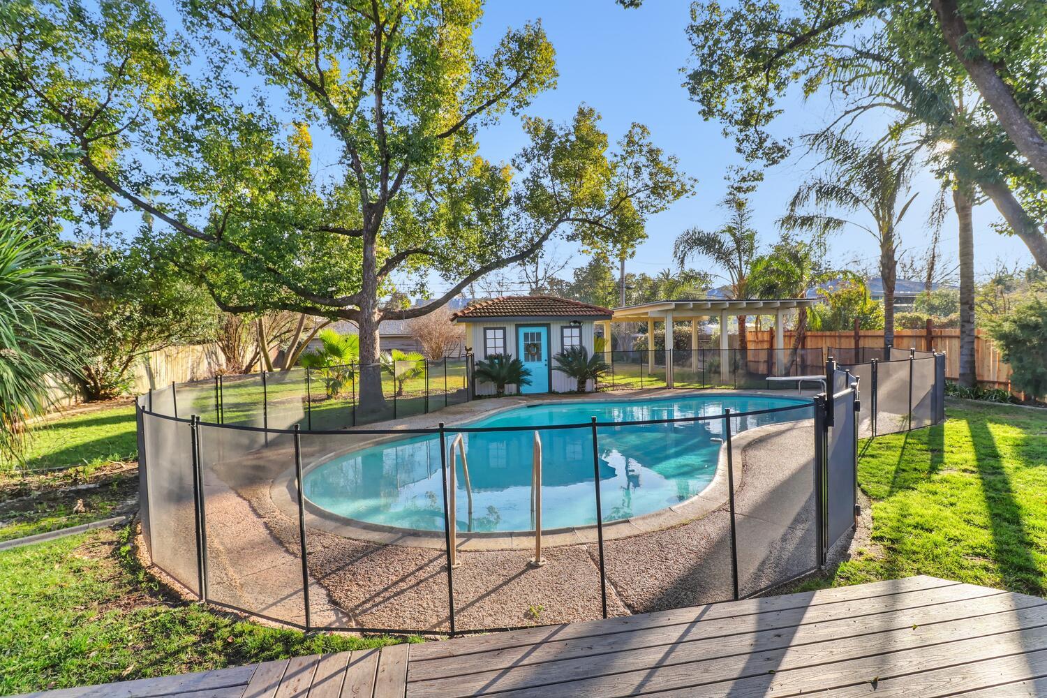 2860 Tioga Way Sacramento, CA 95821 - Photo 53 of 53 a view of a chairs and table in the terrace
